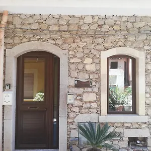 https://tao-house.taorminaitalyhotels.com